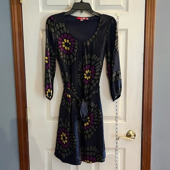 Boden-4-gray-100% silk-dot print, 3/4 sleeve, lined,midi, belted, dress. - Picture 1 of 16